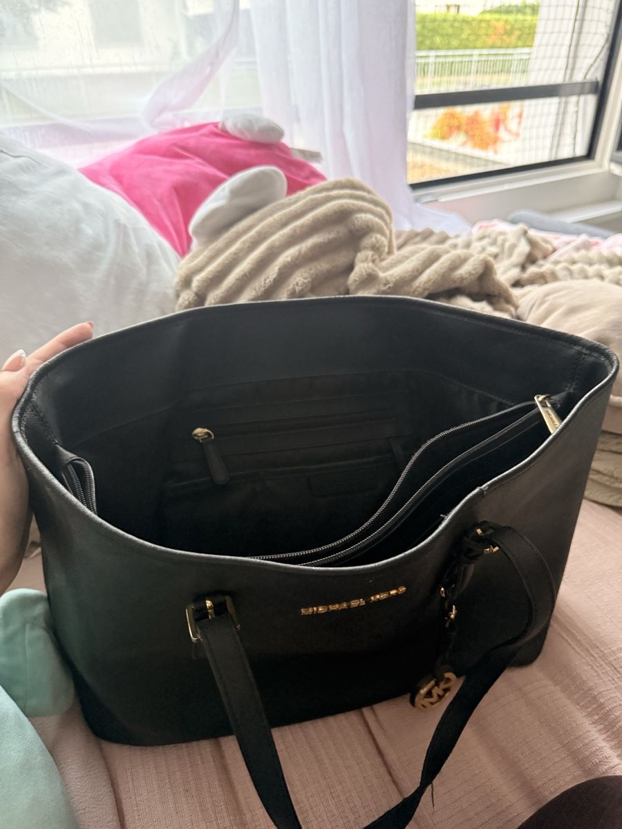 Michael Kors Borse da donna: Michael Kors Handtasche schwarz – Usato da Mettmenstetten venduto da jae_qb7g 1