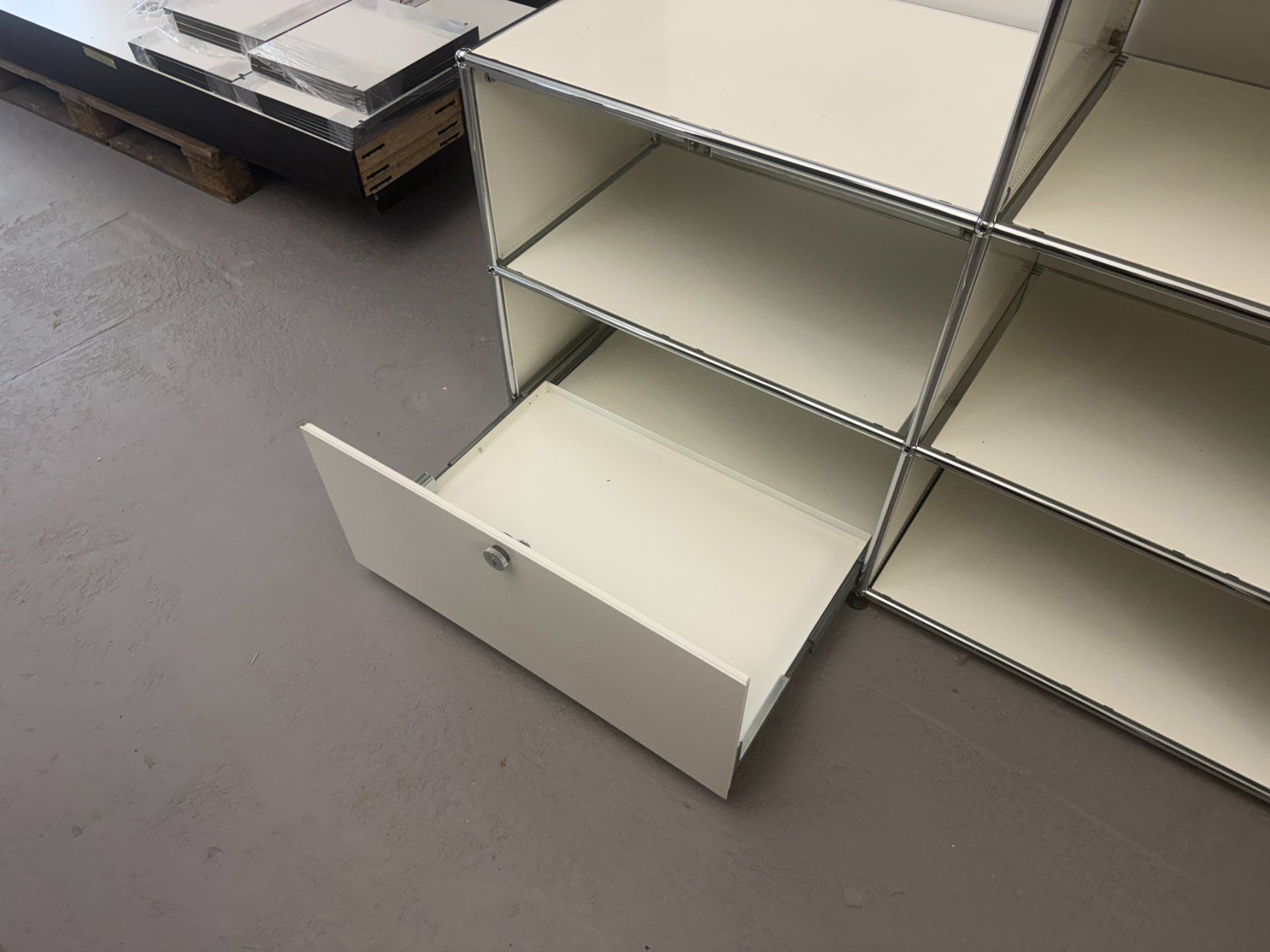 USM Cassettiere: USM Haller Sideboard - Regal weiss – Usato da Pfäffikon SZ venduto da xevo_Networks 7