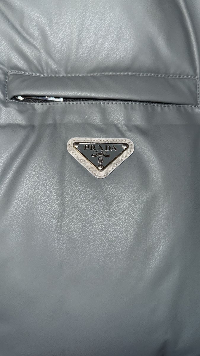 Prada Cappotti: Prada Coat – Nuovo (secondo la descrizione) da Basel venduto da arr_j96w 1