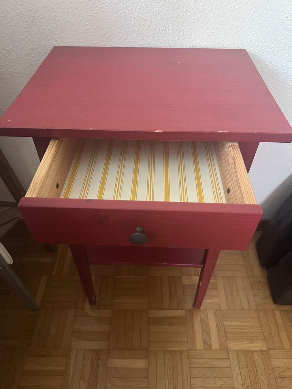 Ikea Comodini: Nachttisch rot mit Schublade und Ablage – Usato da Horgen venduto da nicci111 1