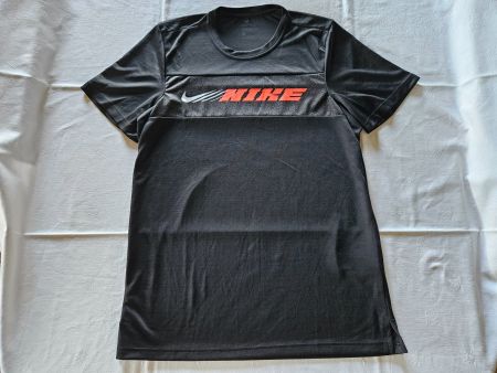Shirt de sport NIKE Dri-fit  S - comme neuf