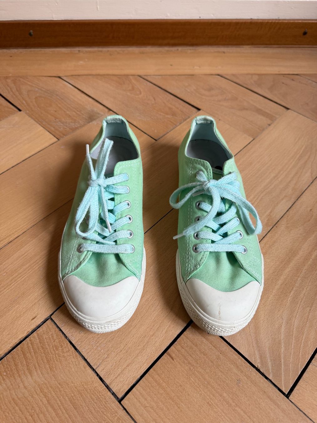 Scarpe da donna: Sneaker türkis 40 – Usato da Zürich venduto da Diazaio 1