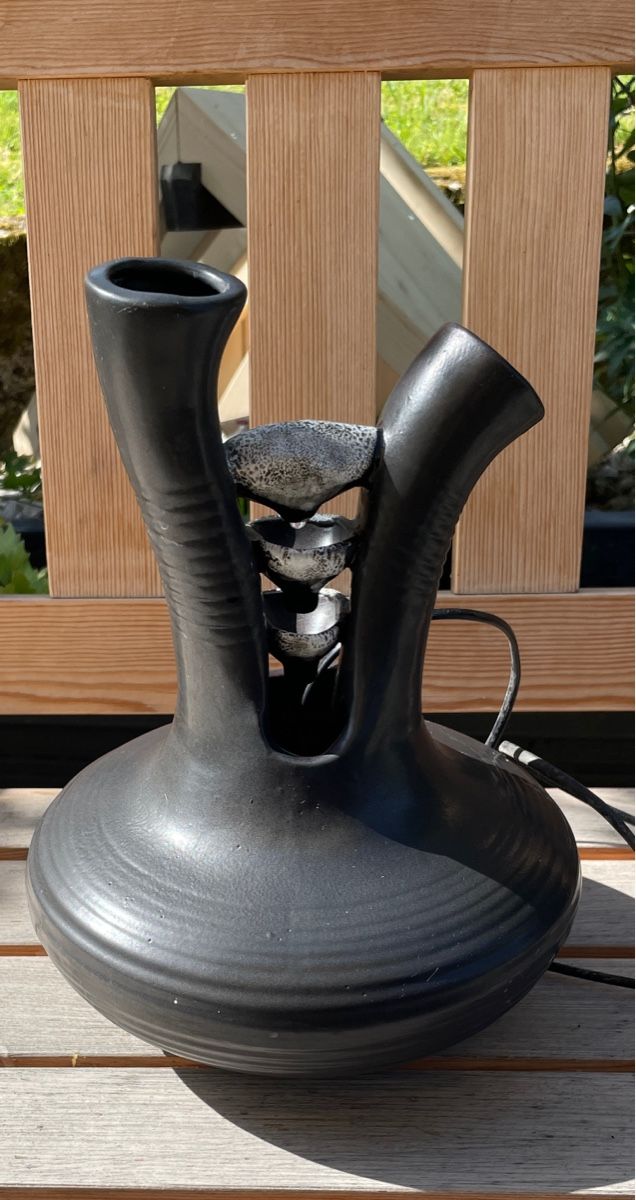 Vasi & Recipienti: Vase mit Wasserpumpe – Usato da Aedermannsdorf venduto da sir-lanzelot