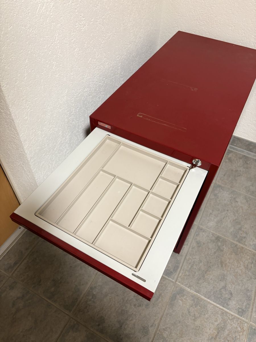 Banconi: Corps de bureau métallique – Usato da Romanel-s-Lausanne venduto da liliti2001 3