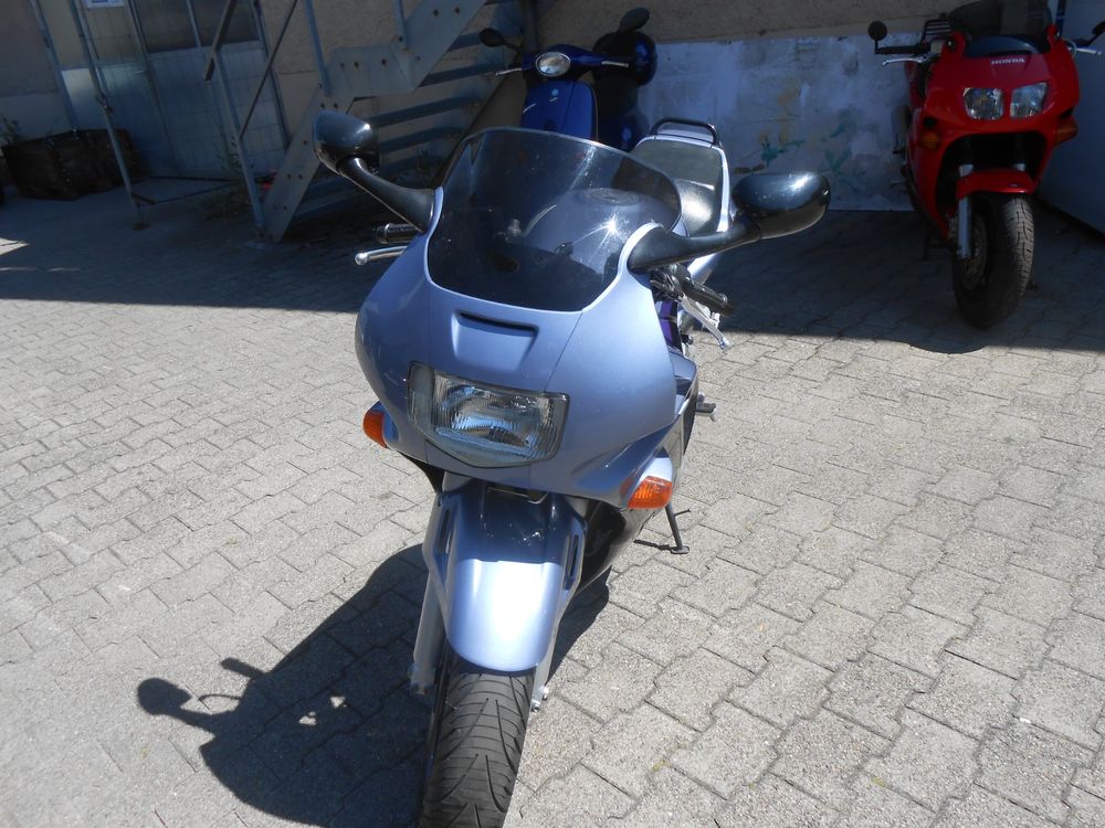 Honda Strada: HONDA  CBR 600 F – Usato da Binz venduto da Petici 1