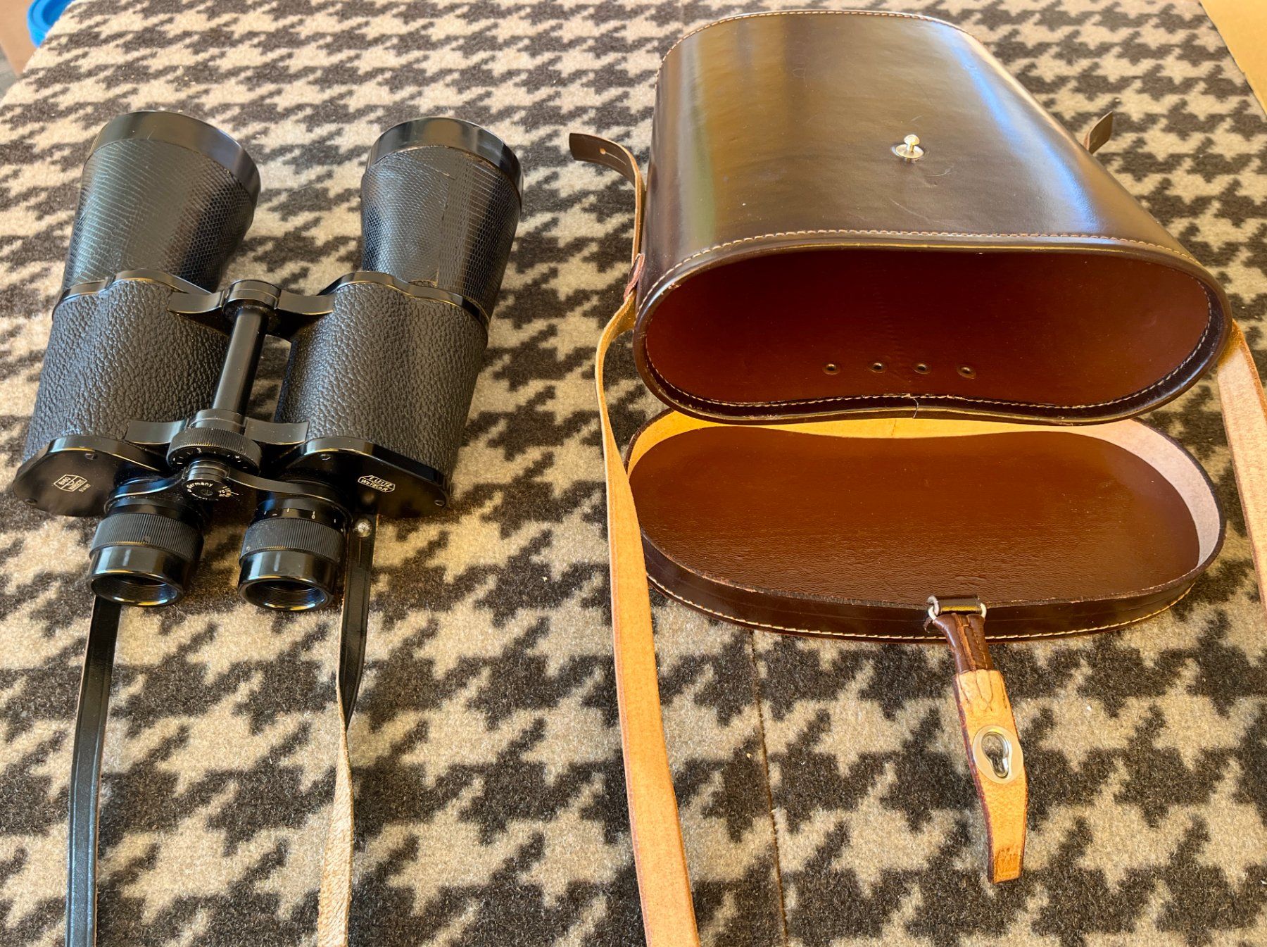 Leica Binocoli: Leitz Wetzlar Fernglas Marocit 8x60 mit Köcher. – Usato da Zürich venduto da Dmbz 1