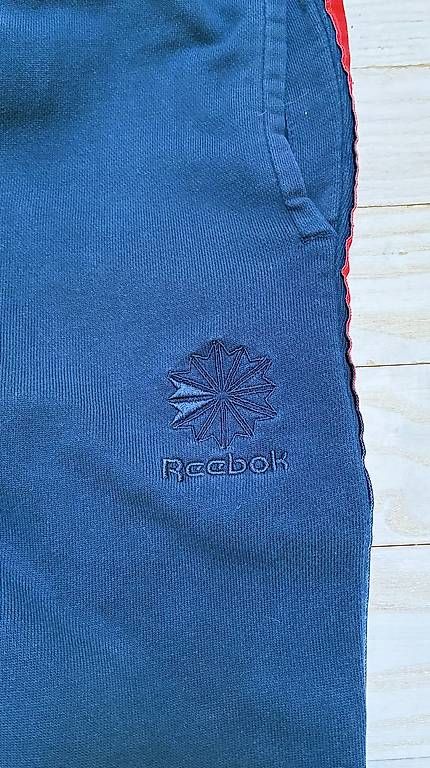 Reebok Pantaloni: Reebok Classic Trainerhose Grösse M – Usato da Aegerten venduto da OneLuke 1
