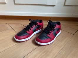NIKE Air Jordan Leder Sneaker rot-schwarz 40