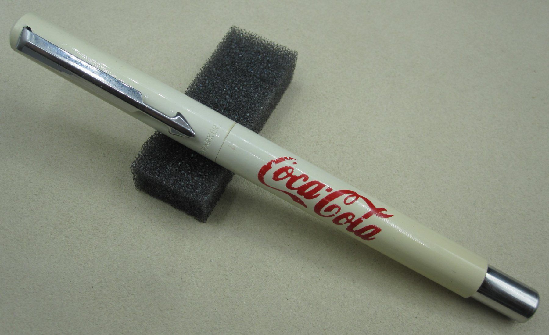 Parker Penna & Evidenziatori: Stylo Roller PARKER Vector Blanc polaire – Usato da Nyon venduto da WHTF