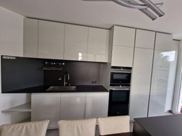 Cuisine de standing avec des surfaces en céramique