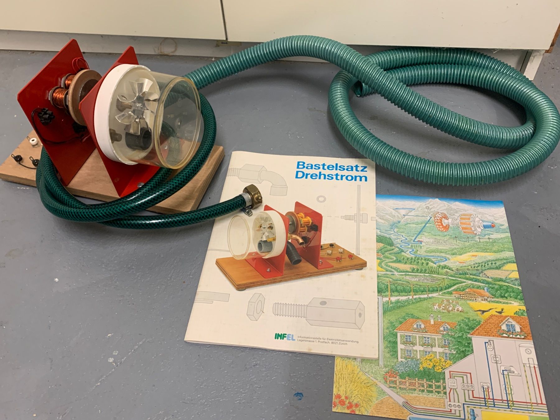 Kit di costruzioni: Generator Bastelsatz Drehstrom Modell mit Anleitung – Usato da Wildegg venduto da Elefant42 1