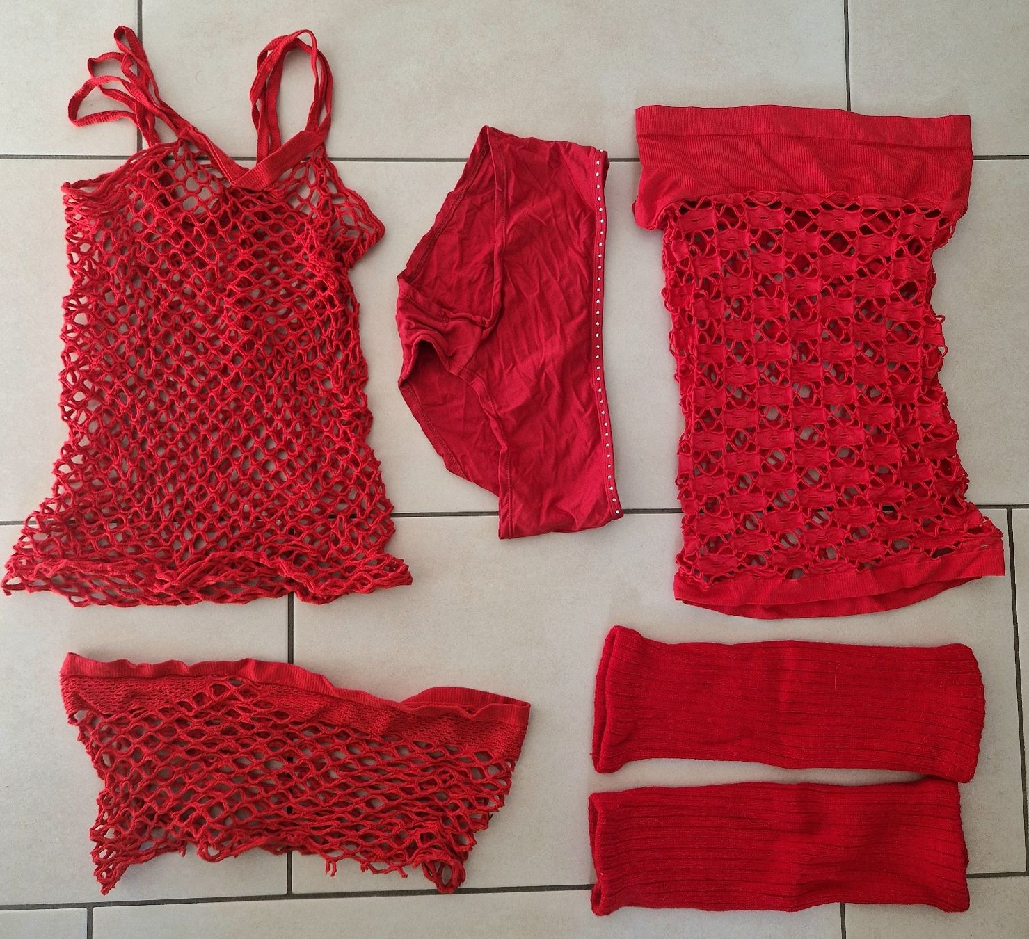 Kostüme: Diverse rote Gogo-Outfits, Grösse S – Gebraucht aus Wettingen von Lady_glam