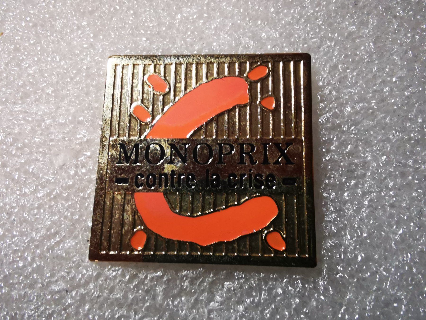 Placchette & Badge: Ansteckpin 7: Monoprix Contre la prix – Usato da Oppligen venduto da Pin-Fall-Shop