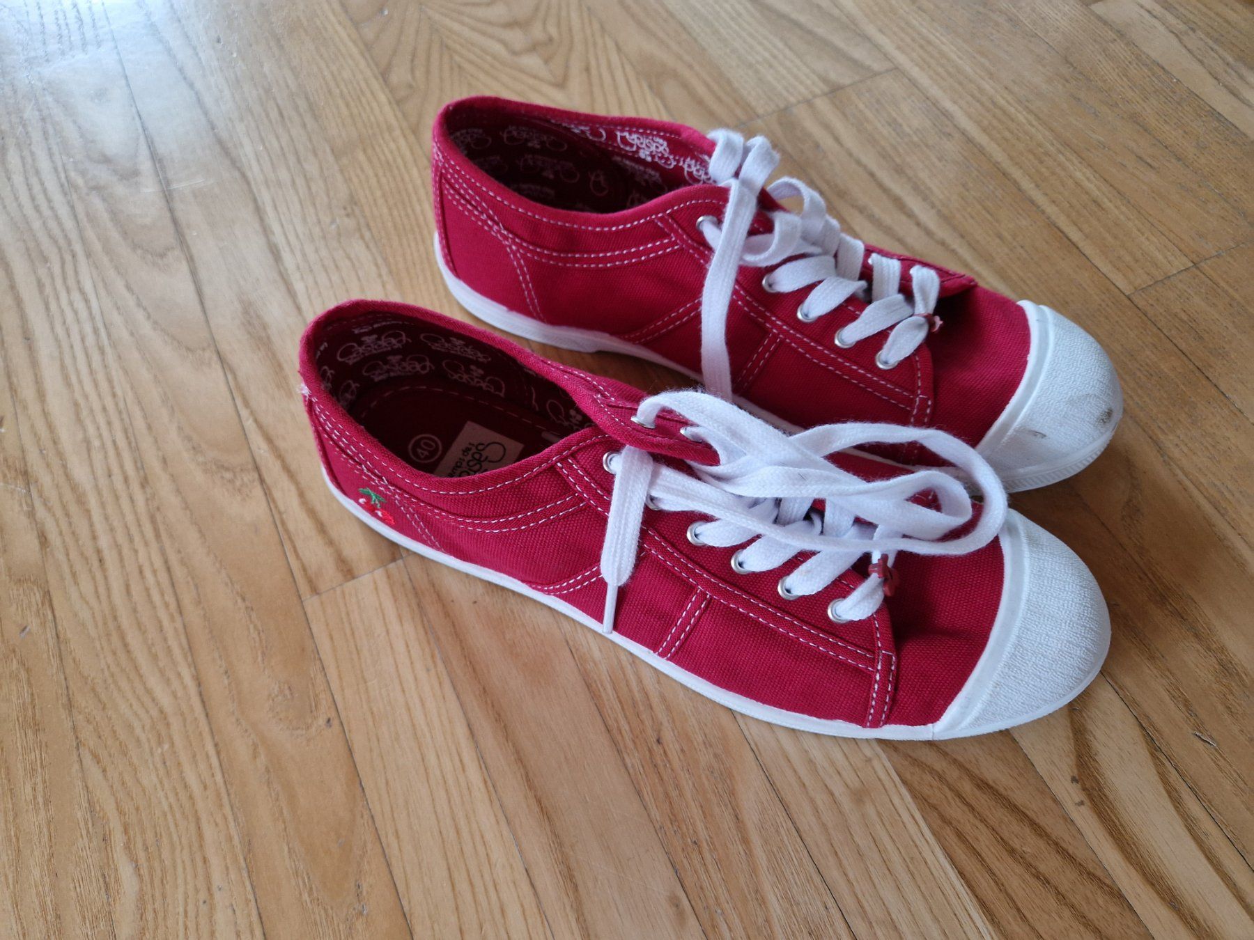 Scarpe da donna: Rote Schuhe von "Le temps de cerises" – Usato da Spiez venduto da Nenebueb