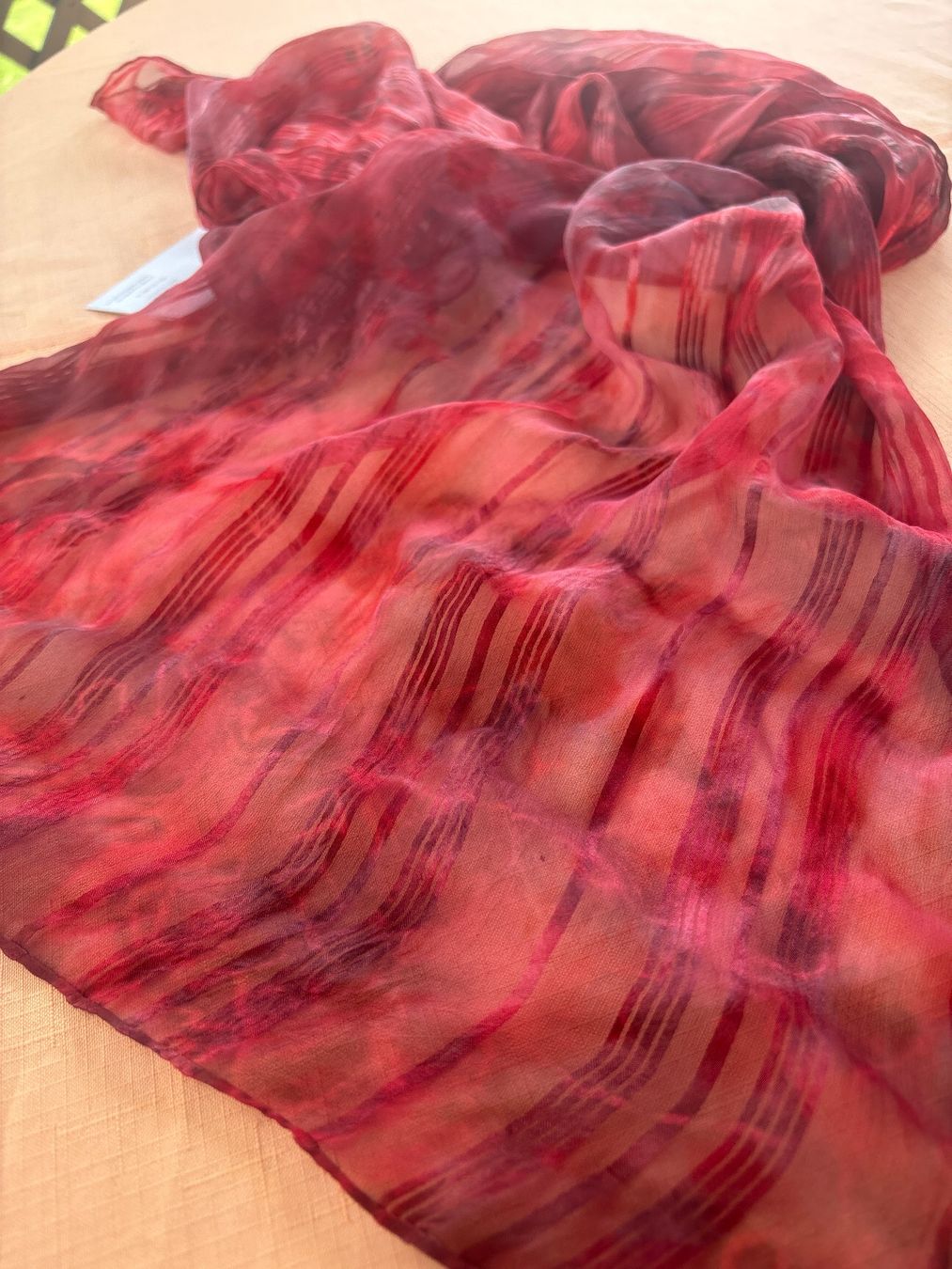 Foulards, Tücher & Schals: neuer roter Seidenschal - das perfekte Accessoire – Neu und originalverpackt aus Andwil SG von schmei 2
