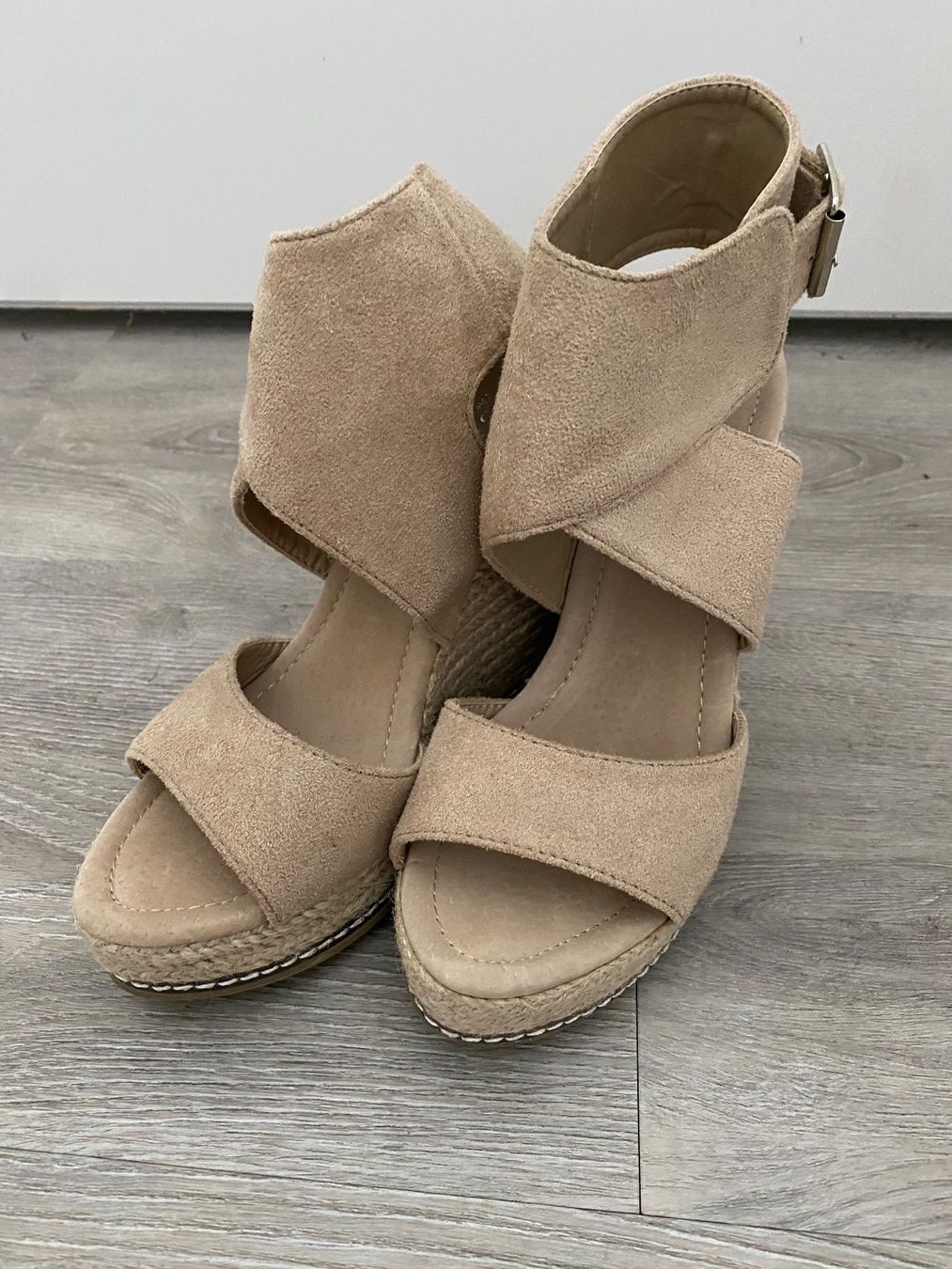 Damenschuhe: Leder Sandalen Grösse 37 – Gebraucht aus Klingnau von Nirvana