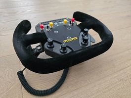 FiTech Momo 27c Formellenkrad mit Custom Button Box