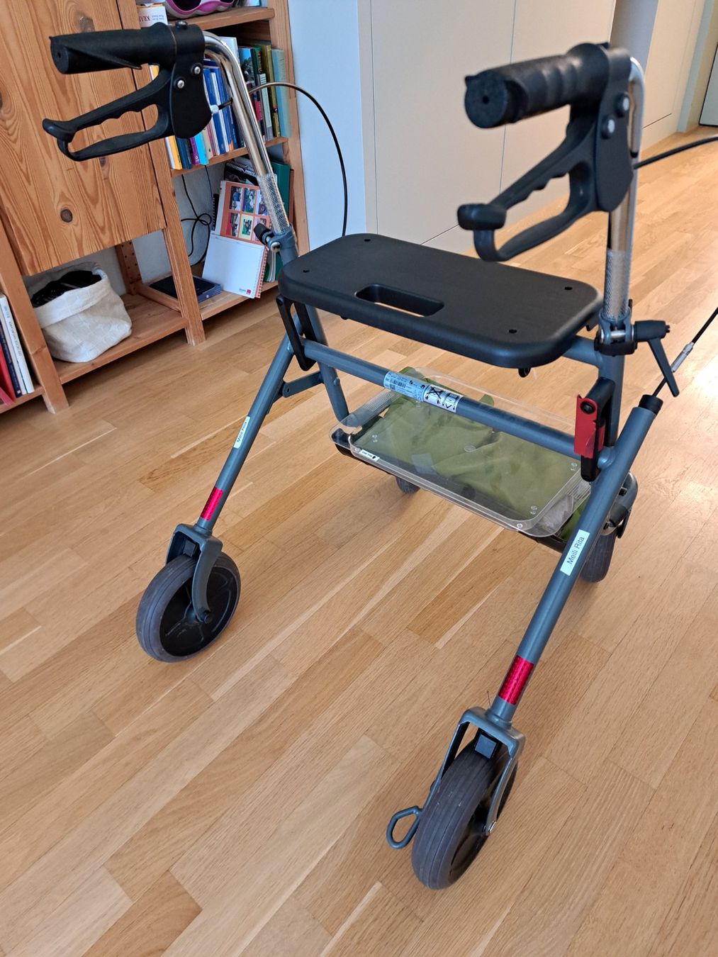 Aides à la marche: Gehhilfe/Rollator – D'occasion à Ermenswil par ChristinaMo 1