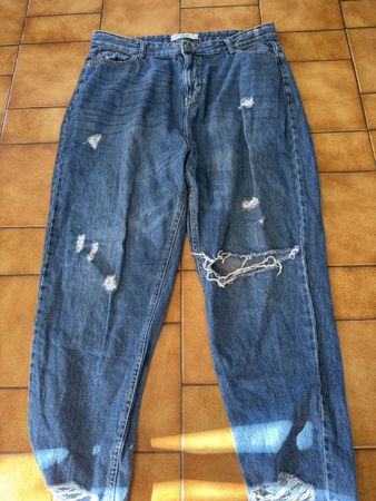 Jean mom bleu délavé trouée, taille 46 marina