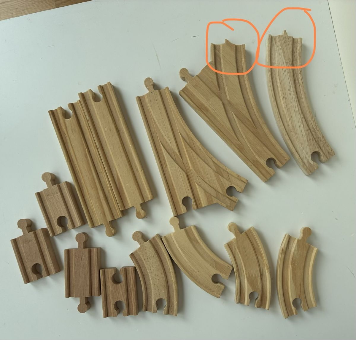 Giocattoli: Diverse wooden train tracks – Usato da Lucens venduto da metaD