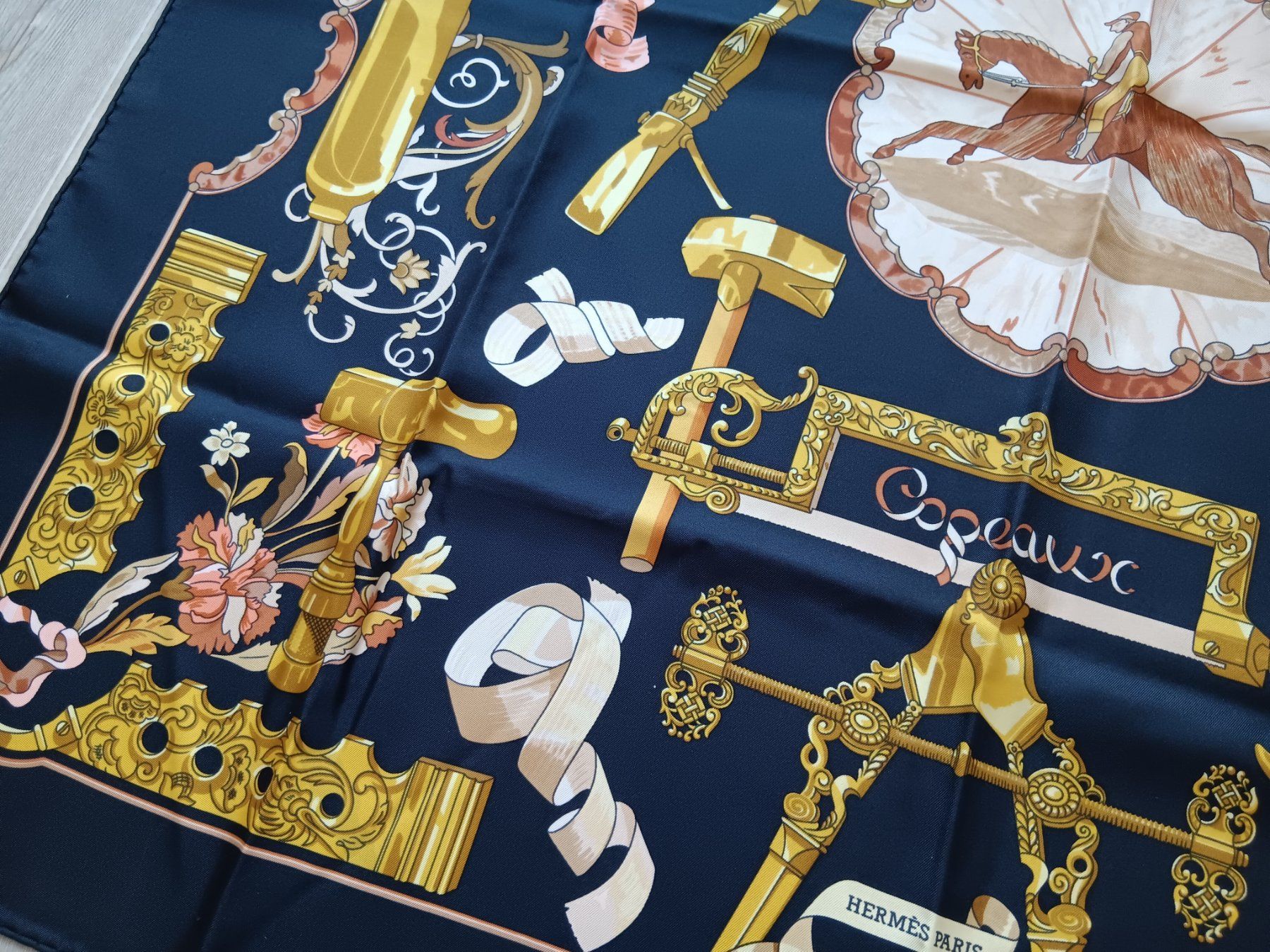 Hermès Foulard & Sciarpe: HERMES "COPEAUX" CARRE 90 CM – Usato da Cossonay-Ville venduto da Les_1001_perles 7