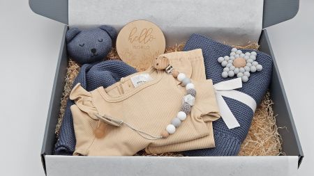Baby Set: Decke, Nuscheli, Beissring, Body, Hose, Nuggi