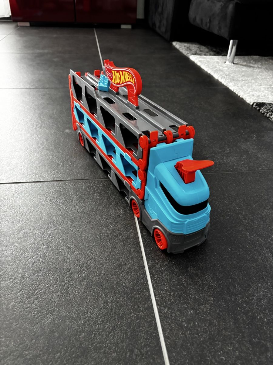 Hot Wheels Giocattoli: Hot Wheels Rennbahn Transporter – Usato da trimmis venduto da Nunes07 3