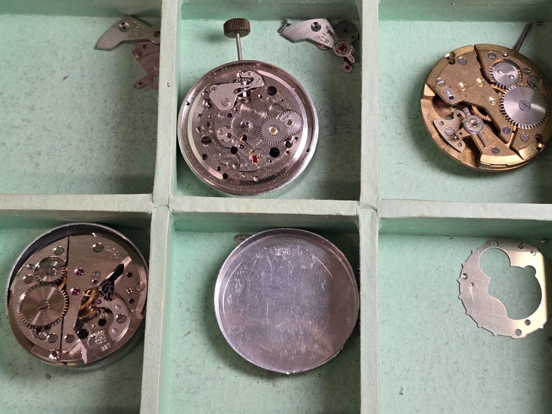 Venus Orologi: Lot de mouvement Venus 220 – Difettoso da Tramelan venduto da Nirdan 2