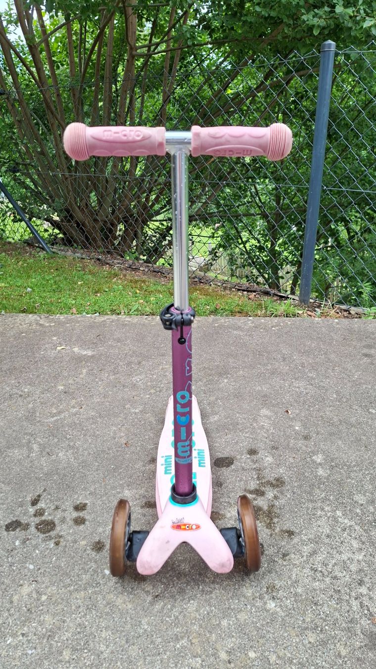 Micro Kickboard: Micro Scooter rosa/violett – Usato da Giffers venduto da StanleyS 1