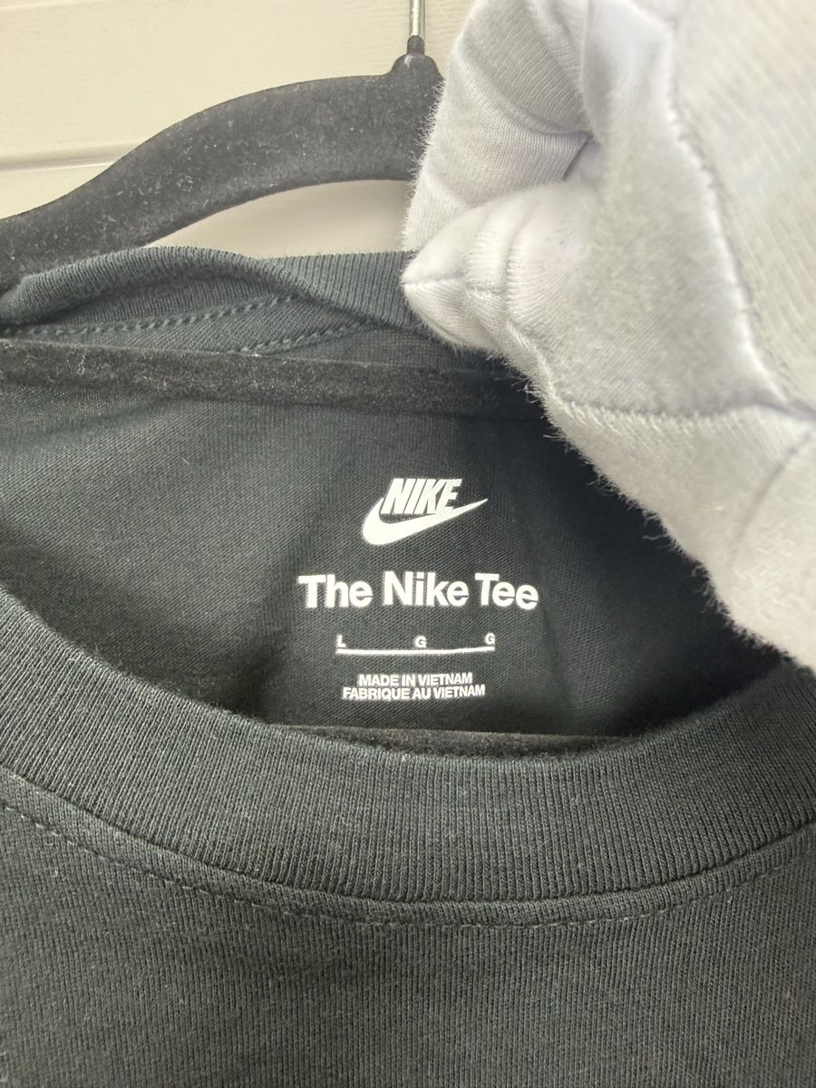 Nike T-shirts: Nike solefood tee – D'occasion à Lausanne par Unehistoiredesapes 3