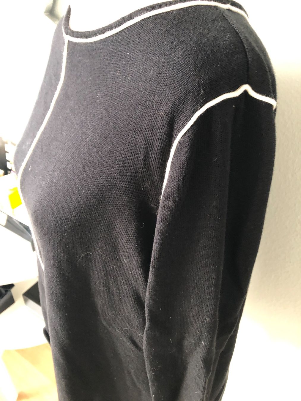 Alba Moda Maglioni & Felpe: Schwarzer Strickpullover mit weissen Details, Grösse 46 – Usato da Arlesheim venduto da leyRum4.5 1