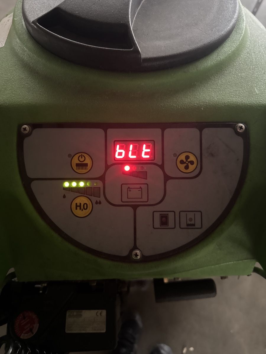 Toutes les machines: Scheuersaugmaschine / Bodenputzmaschine – D'occasion à Zürich par mthkr 2