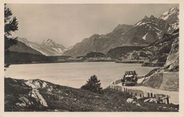 Maloja (GR) Oldtimer mit dem See und dem Hotel Maloja Kulm