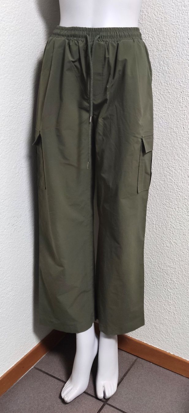 Pantaloni: Cargo-Hose Khaki Gr. S / 36 – Nuovo (secondo la descrizione) da Biel/Bienne venduto da AnikaNah