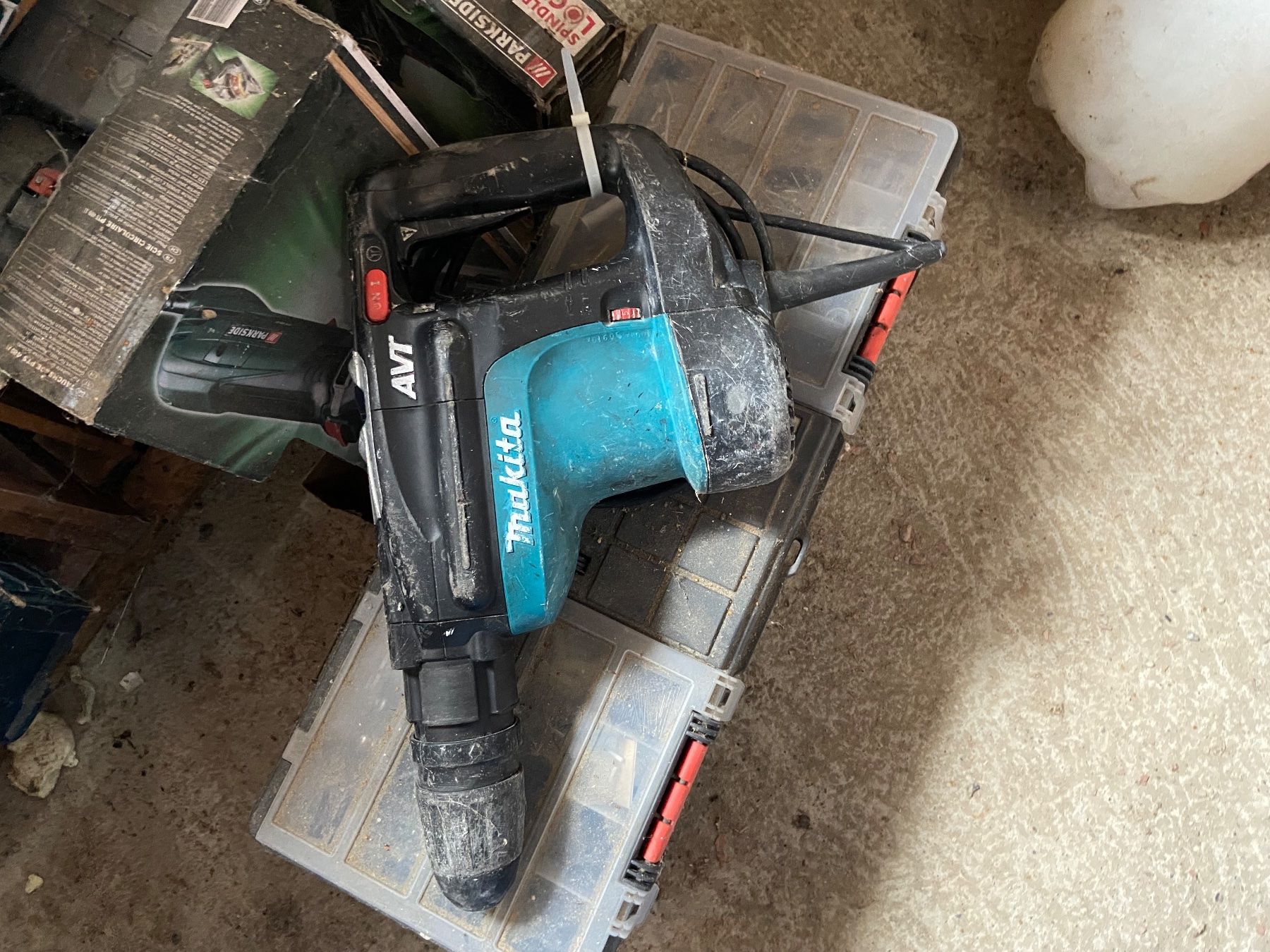 Makita Bohrmaschinen: makita AVT HM 0871 – Gebraucht aus Châtelaine von argentina
