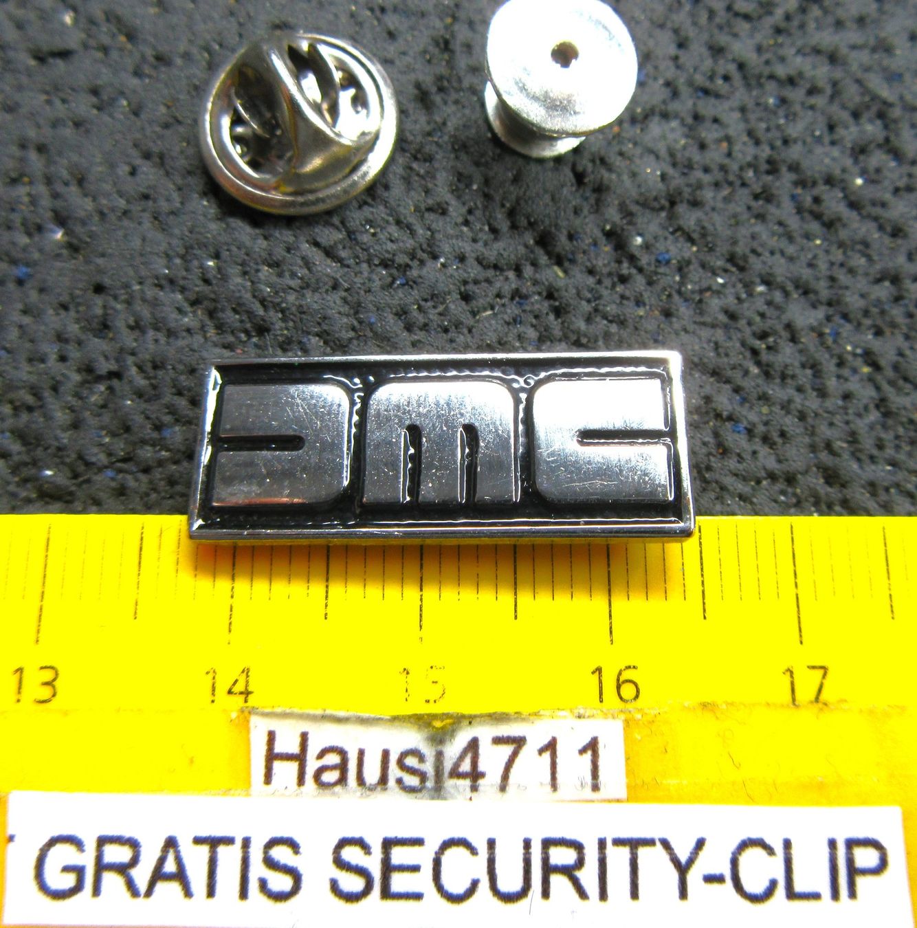 Plaketten & Abzeichen: DeLOREAN AUTO LOGO PIN ENAMEL MIT SECURITY-CLIP – Gebraucht aus Ettingen von Hausi4711