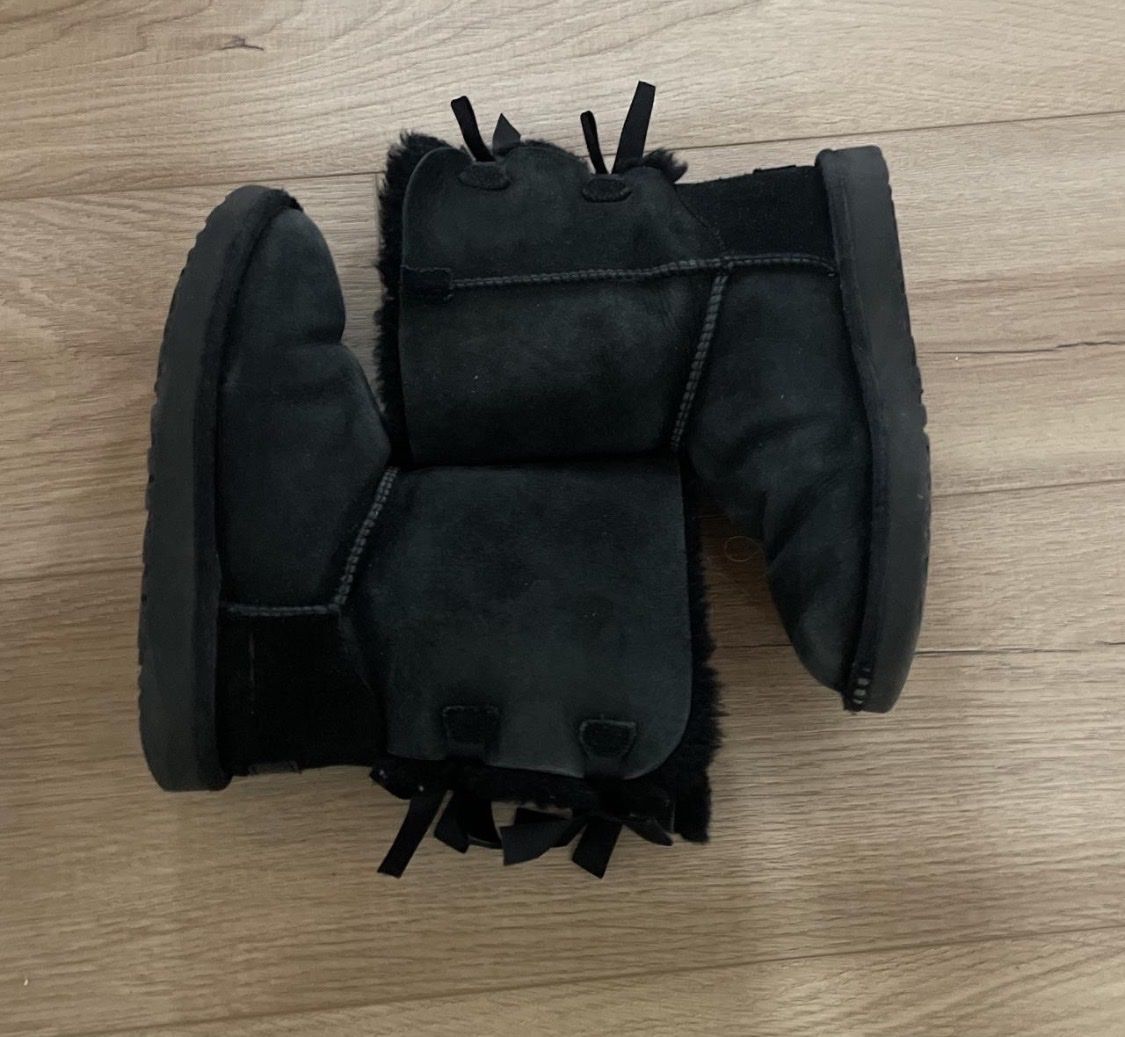 Chaussures femmes: Black UGG shoes  – D'occasion à Genolier par notzoe 2