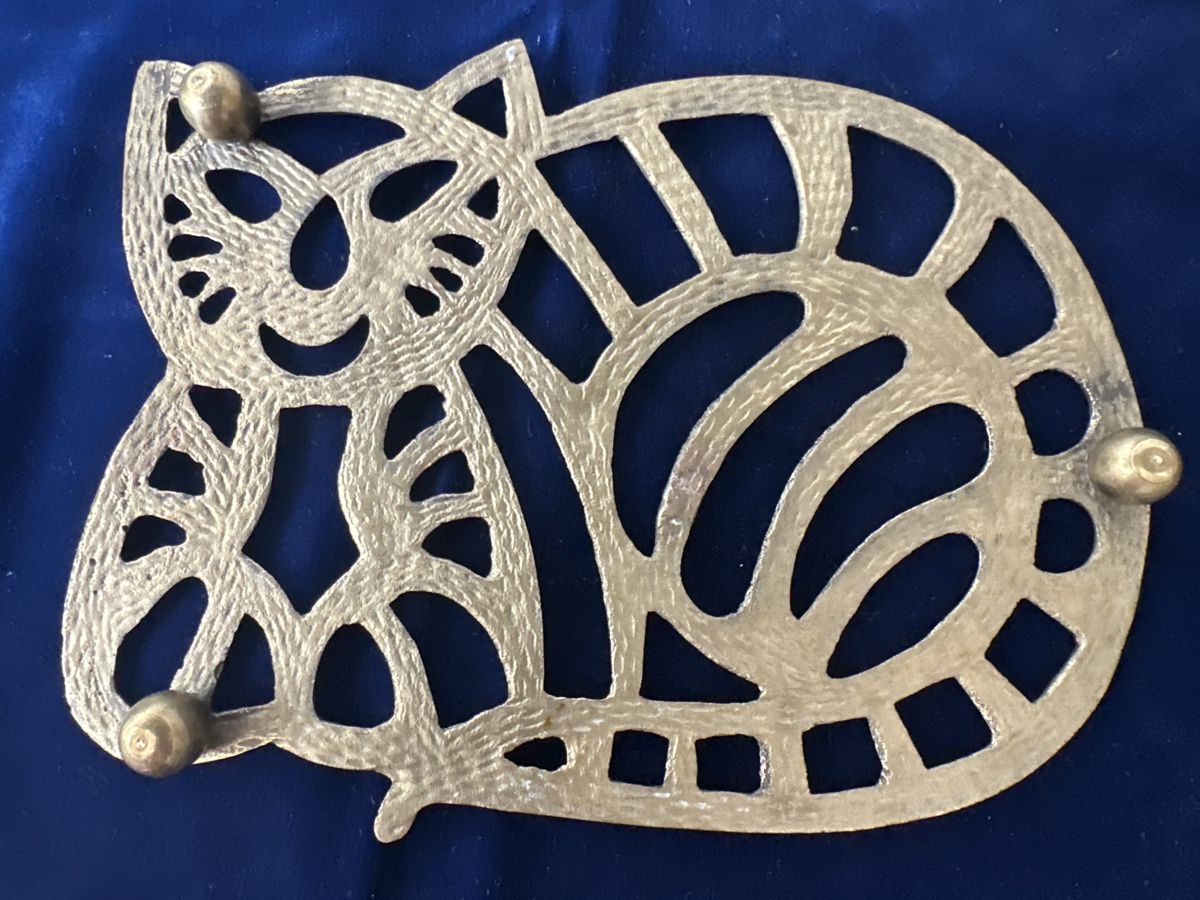 Untersetzer: Messing Topfuntersetzer, Vintage Katze, Durchmesser ca. 18cm – Gebraucht aus Zürich von Chaeffeler 1