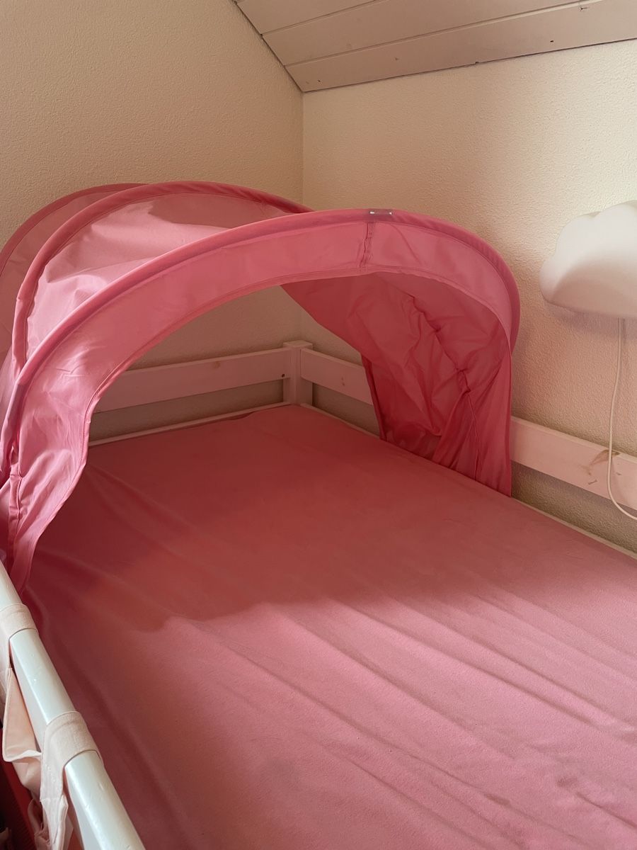 Ikea Alri letti & mobili per bambini: Ikea Bett Tunnel rosa – Usato da Obfelden venduto da MimiRys