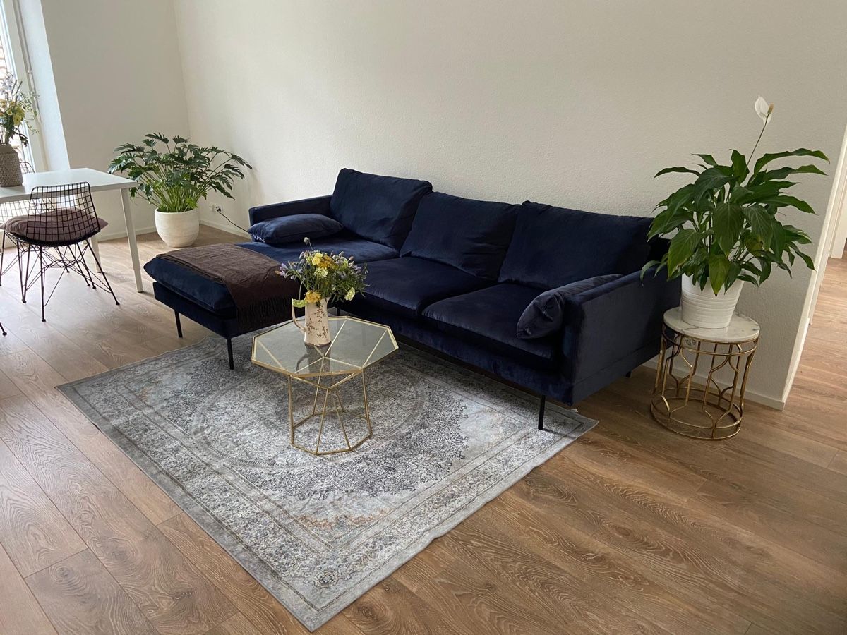 Divani: Ecksofa Sofa Ellens III Samt dunkelblau – Nuovo (secondo la descrizione) da Siebnen venduto da sellingmystuff1 9