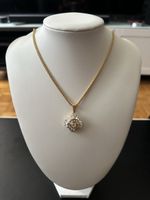 Collier pendentif Valentino vintage – Trèfle cristal pavé  