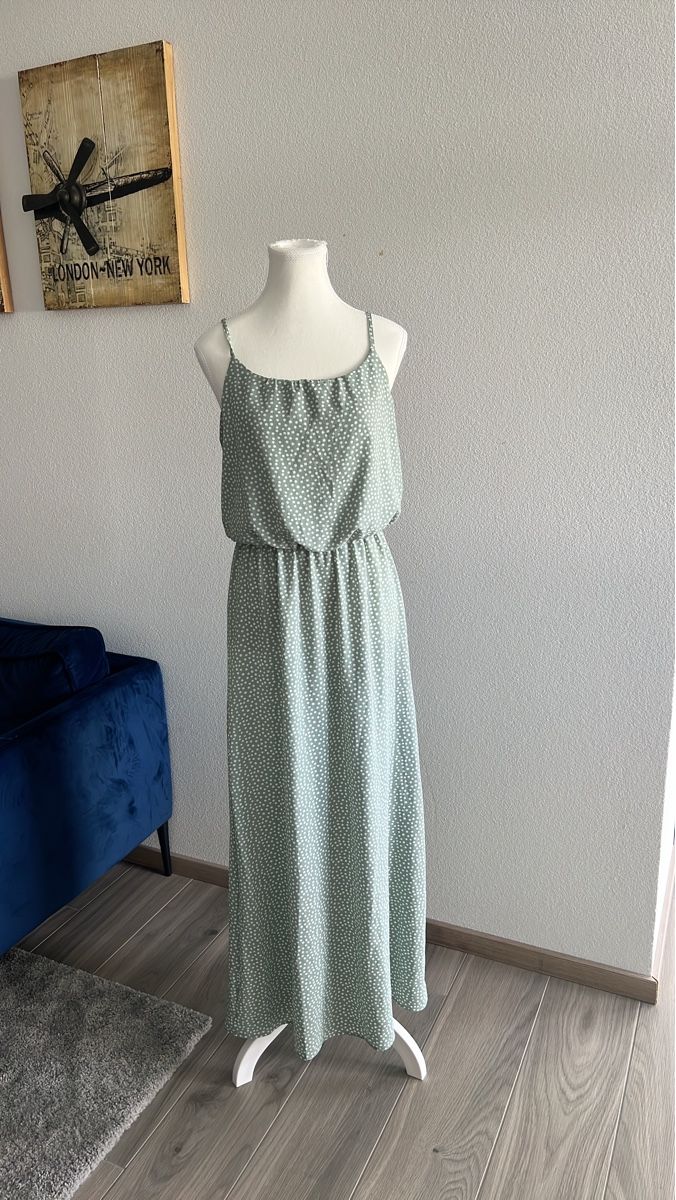 Vestiti: Sommerliches Kleid, Grösse M, neuwertig – Usato da Niederhelfenschwil venduto da tab_xlc7