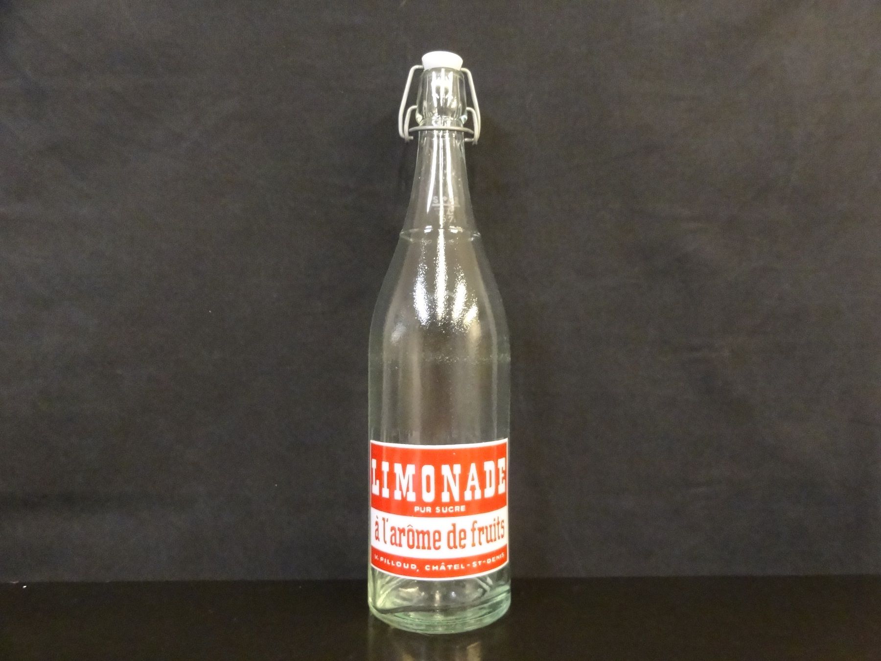 Gläser, Krüge & Flaschen: Flasche LIMONADE PUR SUCRE V. PILLOUD CHÂTEL-ST-DENIS 1957 – Gebraucht aus Kerzers von Flaschenposten
