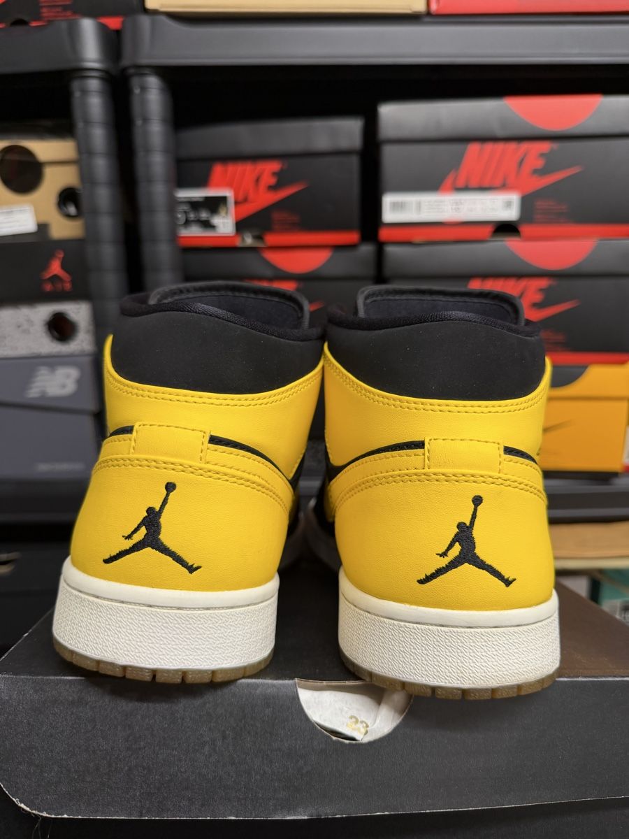Jordan Scarpe da uomo: Jordan 1 Mid New Love (2017) – Usato da St-Légier-La Chiésaz venduto da Swoosh. 3