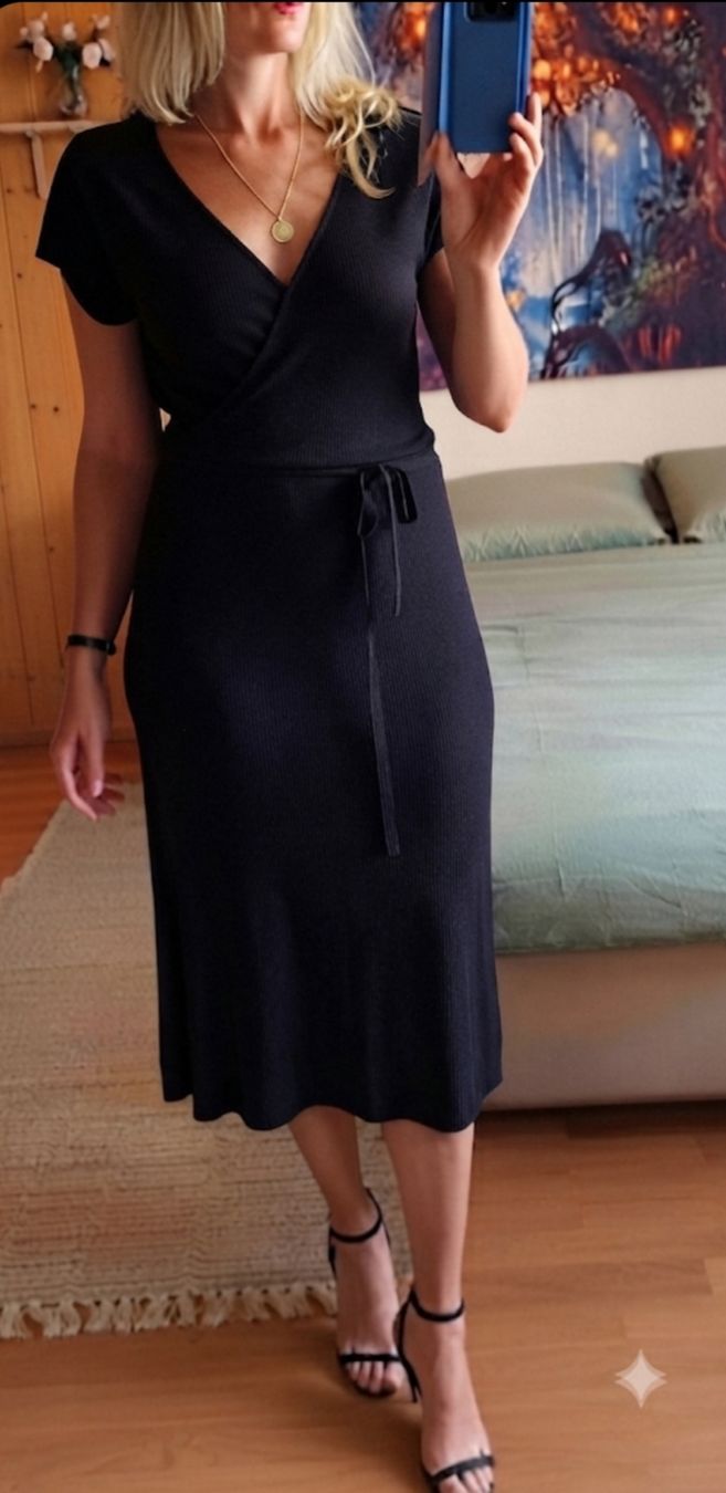 Madeleine Vestiti: Feinstrick Kleid Madeleine Gr 40 Viscose – Usato da Menznau venduto da Valinor