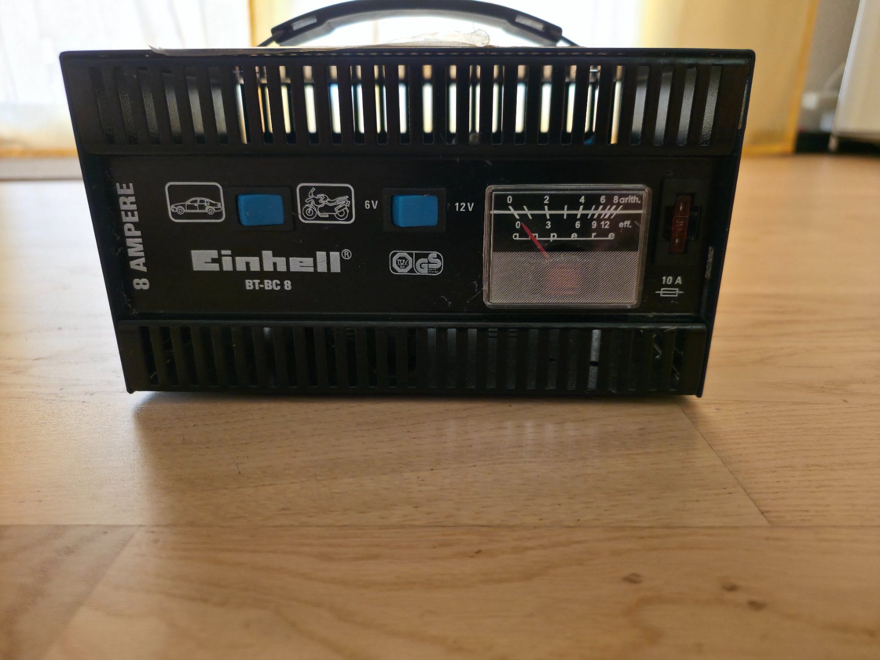 Einhell Caricabatterie: Einhell BT-BC 8 Ampere Batterieladegerät – Usato da Hombrechtikon venduto da Montevideo