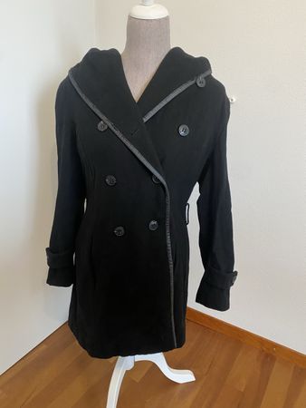 Schicker Wintermantel in Schwarz, Grösse M