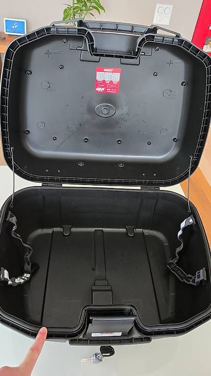 Givi Topcase: Top case GIVI Trekker 52L Black – Usato da Arconciel venduto da Anthera 3