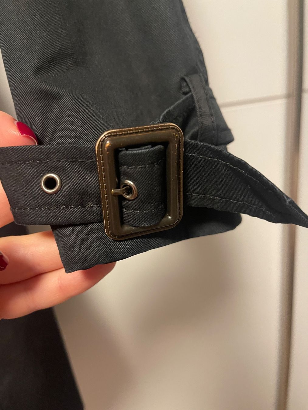 Esprit Cappotti: Hochwertiger Trenchcoat Esprit schwarz – Usato da Winterthur venduto da Milan340 2