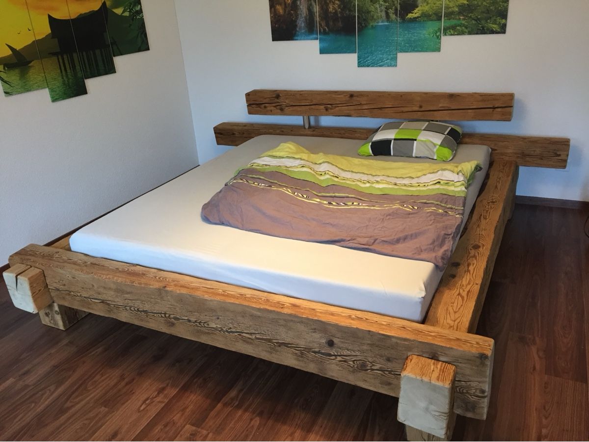 Lits: Bett aus Altholzbalken – D'occasion à Huttwil par luk_9tdh